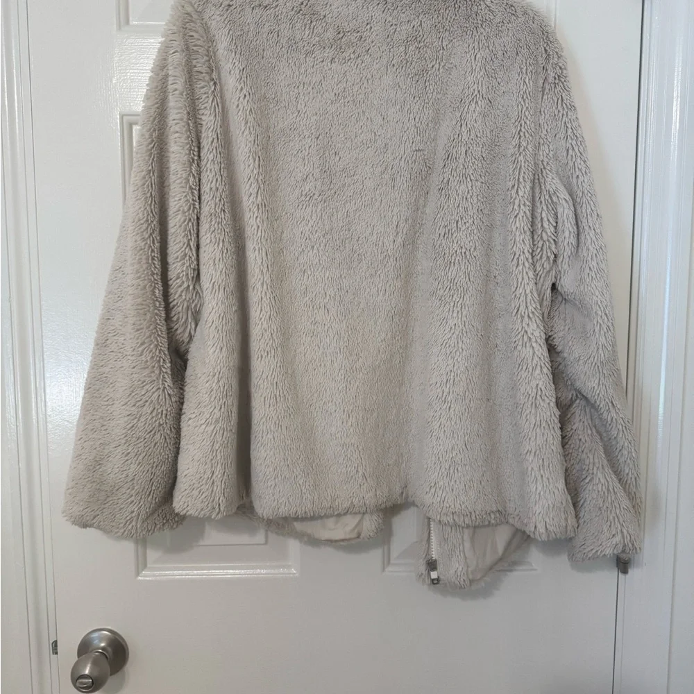 Patagonia Women's Pelage Faux Fur Jacket- oat - Picture 5 of 12